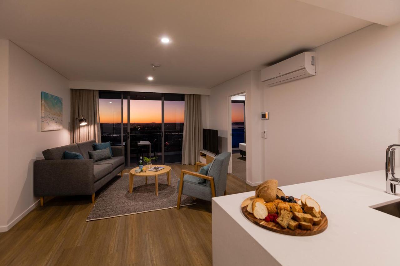 Sky Broadwater Apartments Southport Exterior photo